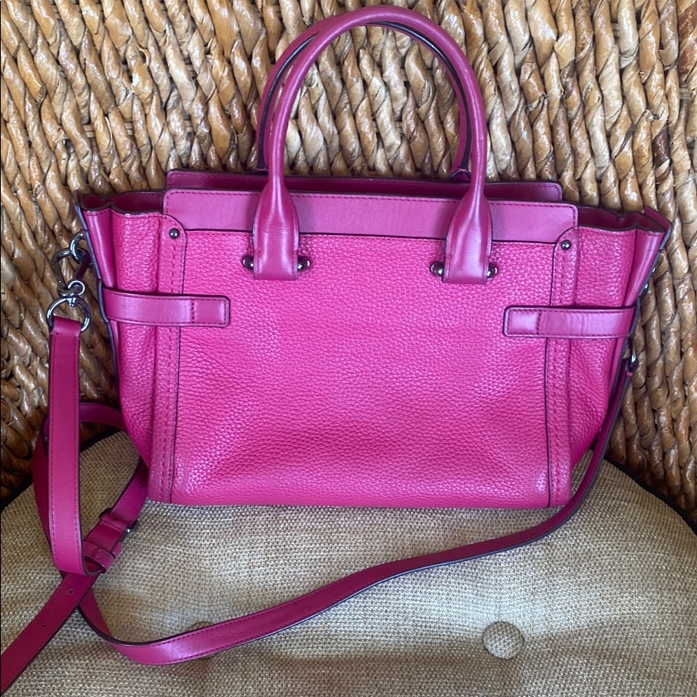 Gorgeous Coach Pink Leather Handbag - Picture 8 of 8